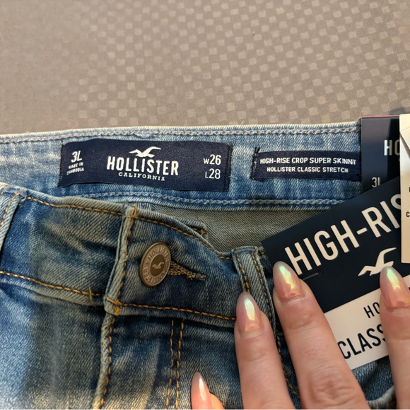 NEW WITH TAGS Hollister high rise distressed skinny size 26/28 - Picture 3 of 4